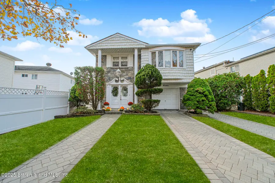 16 Bowling Green Place, Staten Island, NY 10314 - Image #2