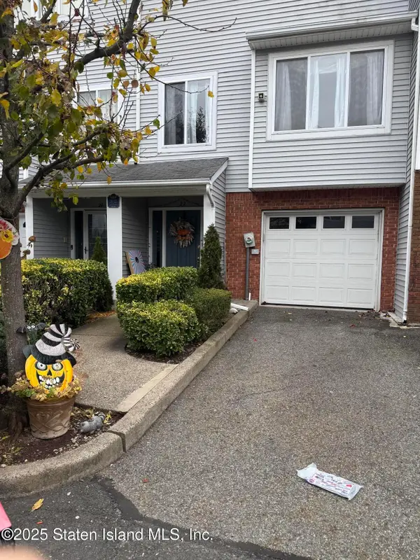 22 Admiralty Loop, Staten Island, NY 10309