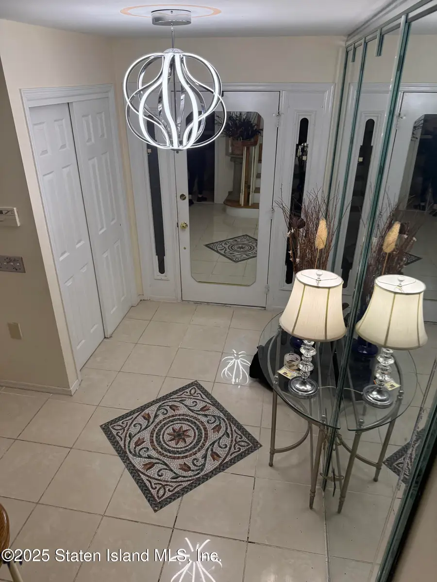 22 Admiralty Loop, Staten Island, NY 10309 - Image #2