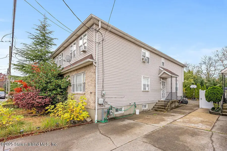 21 Leewood Loop, Staten Island, NY 10304 - Image #2