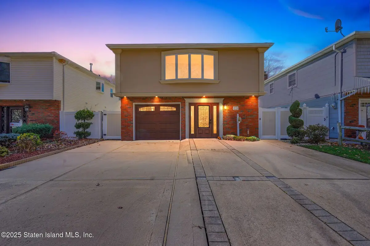 230 Barclay Avenue, Staten Island, NY 10312 - Image #1