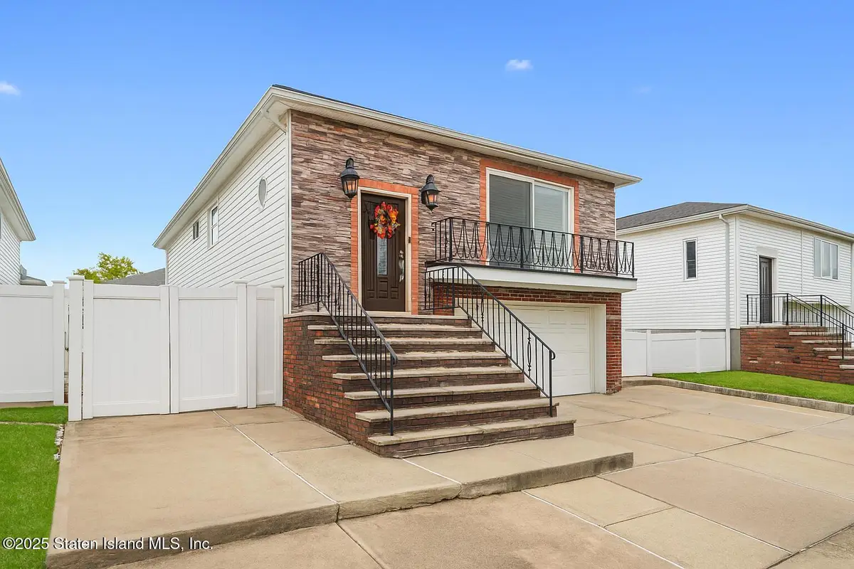 28 Drumgoole Road E, Staten Island, NY 10312 - Image #1