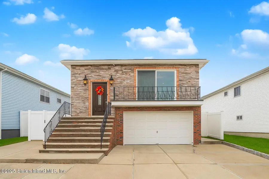 28 Drumgoole Road E, Staten Island, NY 10312 - Image #2