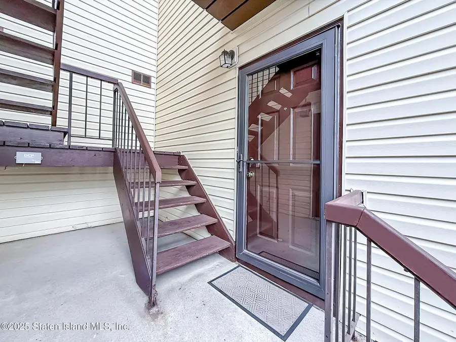 252 Timber Ridge Drive, Staten Island, NY 10306 - Image #2