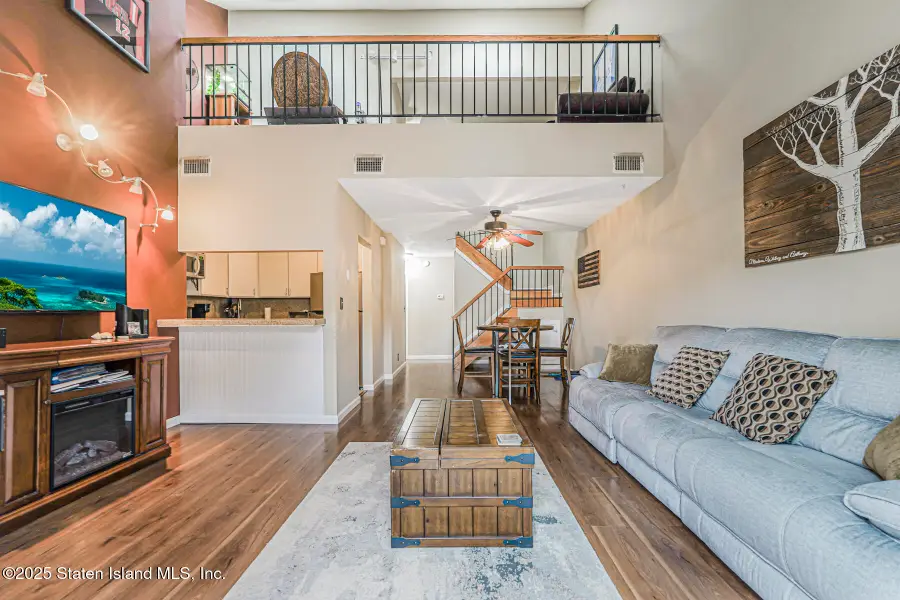 272 Timber Ridge Drive, Staten Island, NY 10306 - Image #3