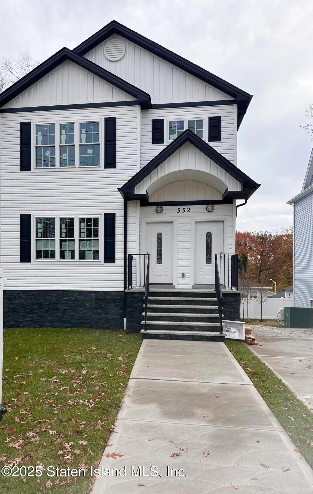 552 Drumgoole Road E, Staten Island, NY 10312 - Image #1