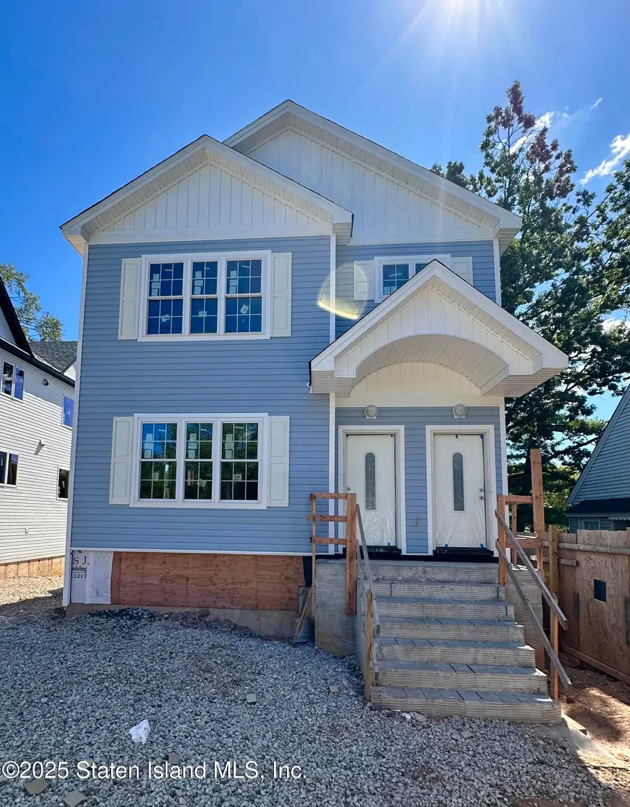 556 Drumgoole Road E, Staten Island, NY 10312 - Image #2