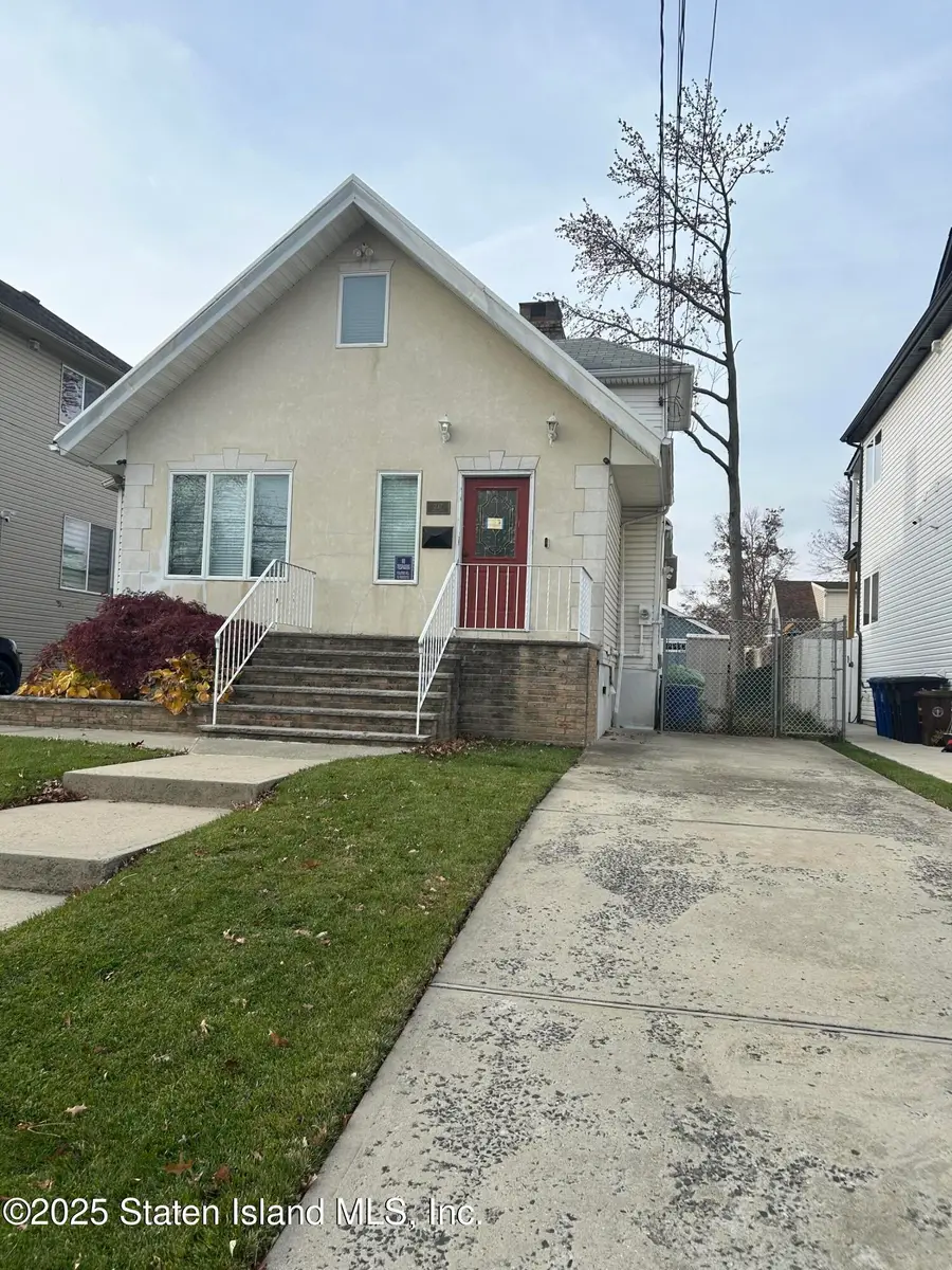 237 Edgegrove Avenue, Staten Island, NY 10312 - Image #3