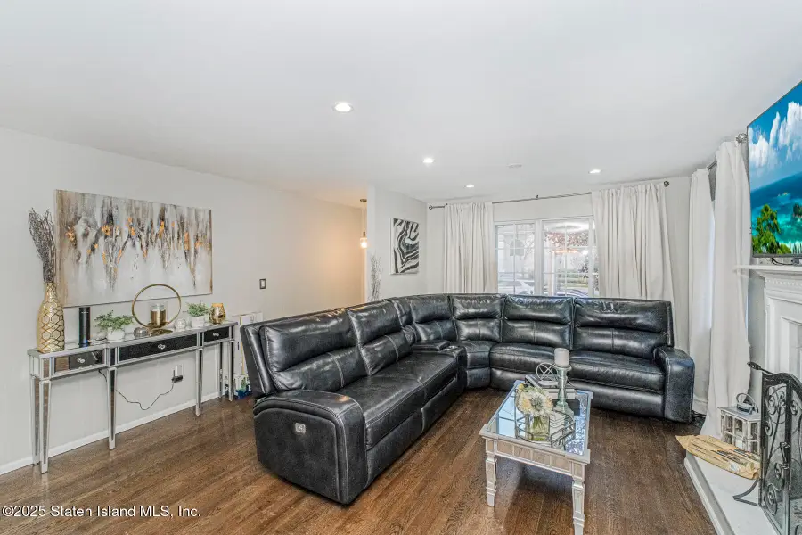 122 Clay Pit Road, Staten Island, NY 10309 - Image #2