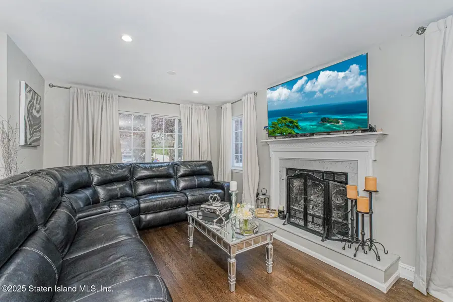 122 Clay Pit Road, Staten Island, NY 10309 - Image #3