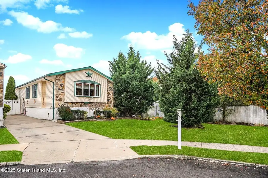 35 Nutwood Court, Staten Island, NY 10308 - Image #2