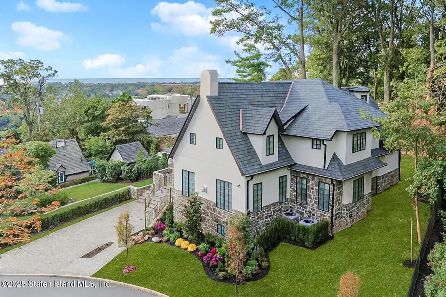 91 West Entry Road, Staten Island, NY 10304 - Image #2