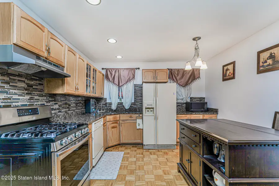 121 Clark Lane, Staten Island, NY 10304 - Image #2