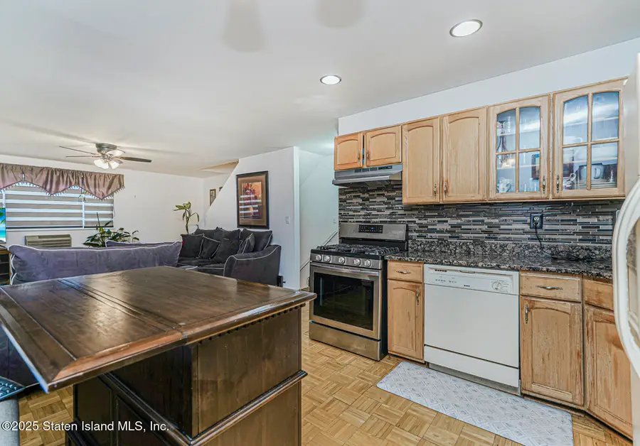 121 Clark Lane, Staten Island, NY 10304 - Image #3