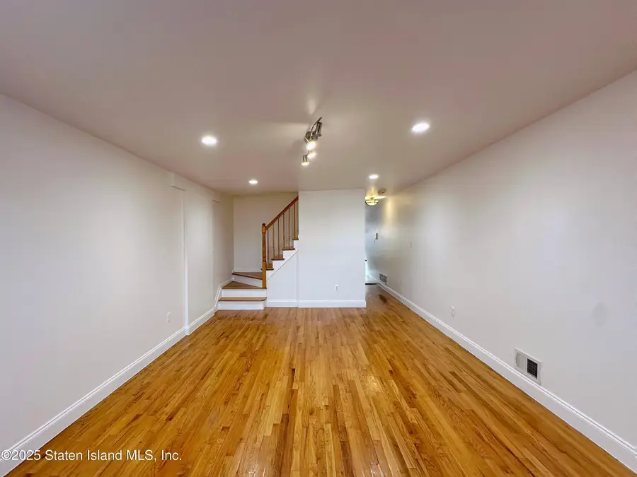 74 Dartmouth Loop, Staten Island, NY 10306 - Image #2