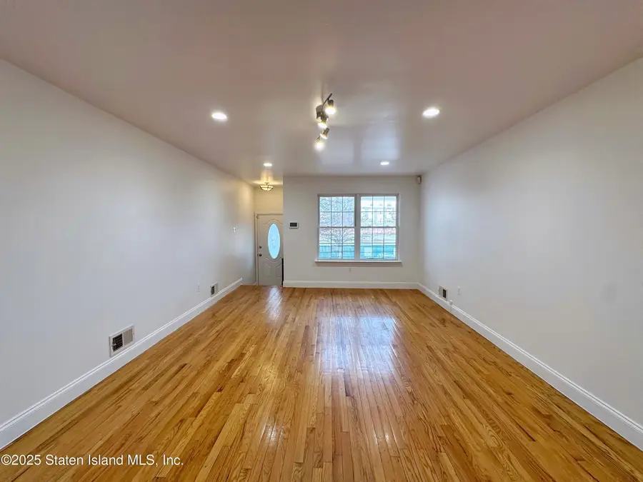 74 Dartmouth Loop, Staten Island, NY 10306 - Image #3