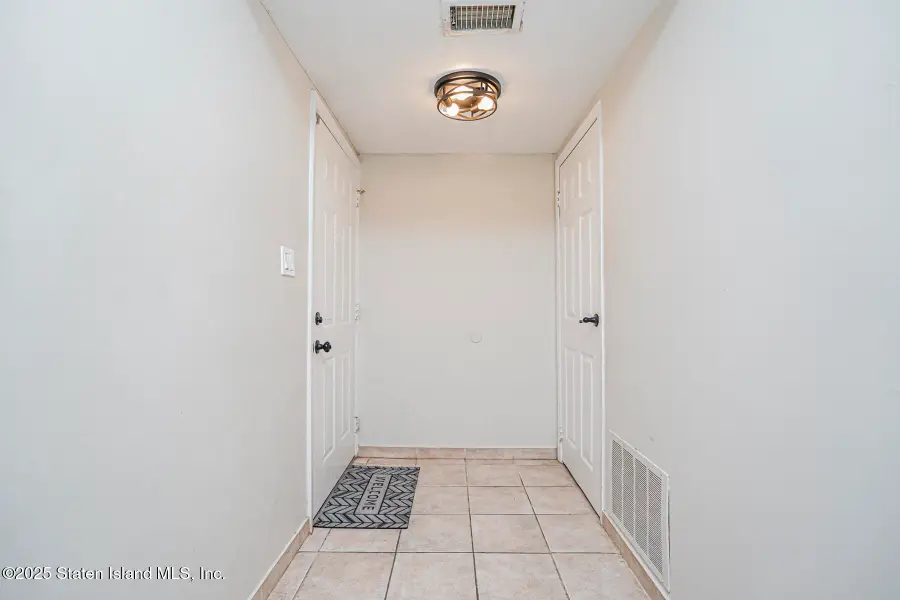 112 Hampton Green, Staten Island, NY 10312 - Image #3