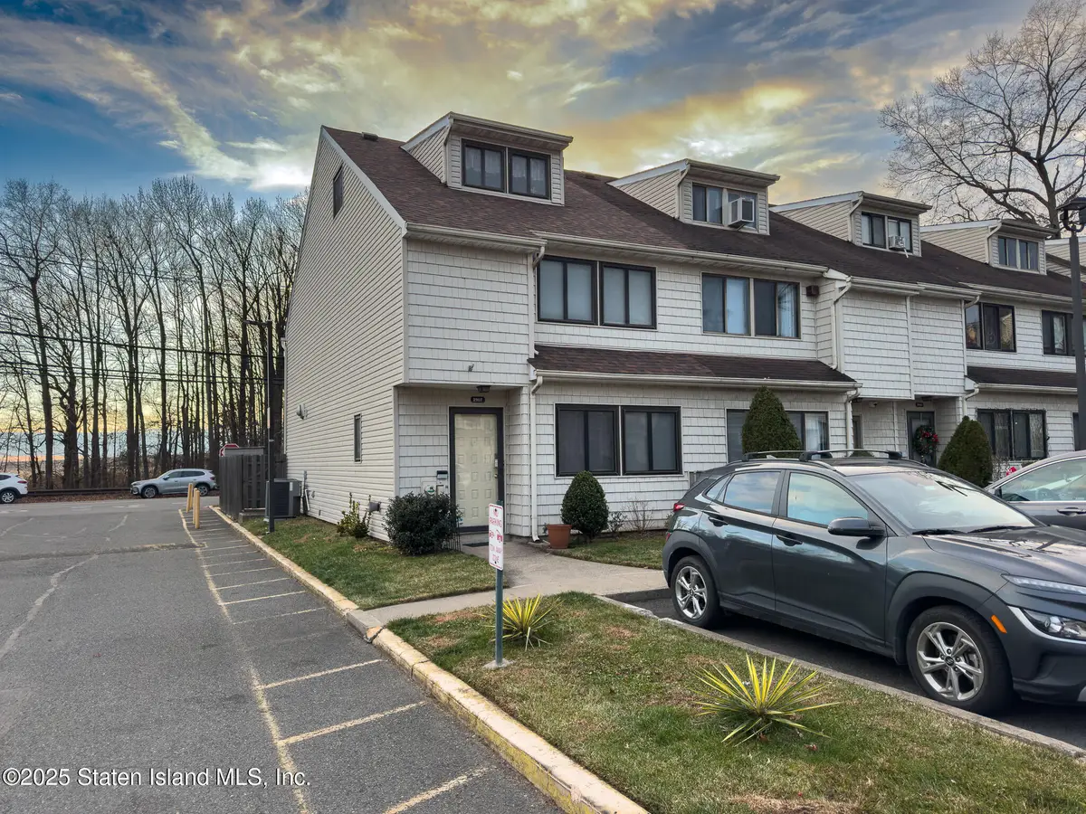 291 Signs Road #F, Staten Island, NY 10314 - Image #1