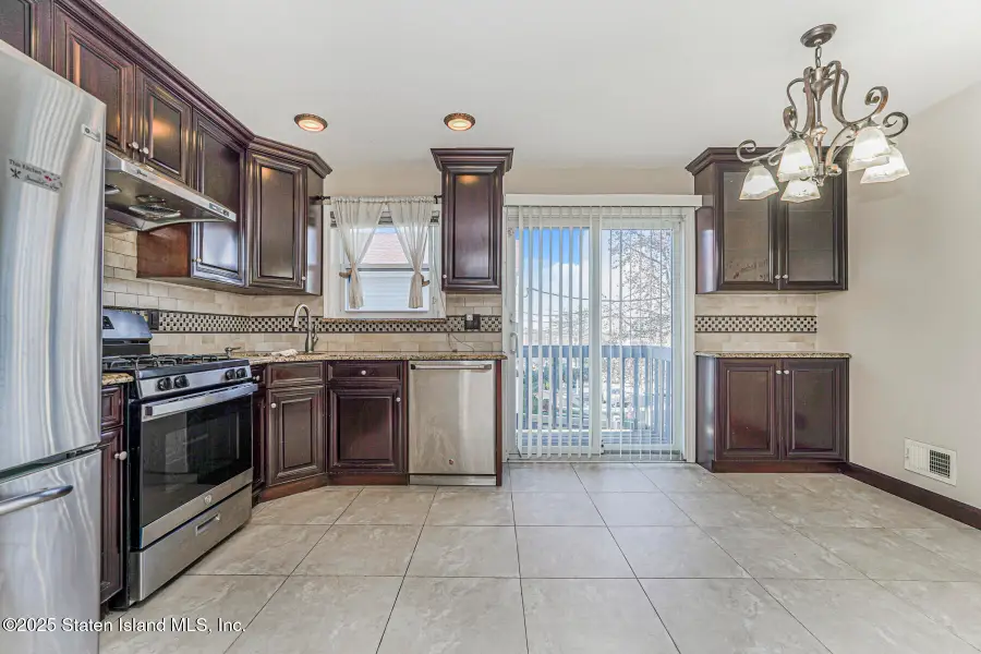 490 Collfield Avenue, Staten Island, NY 10314 - Image #2