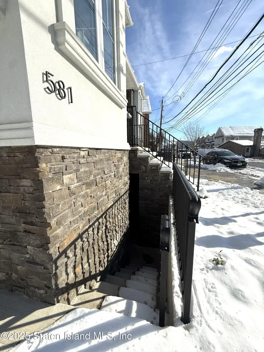 581 West Caswell Avenue, Staten Island, NY 10314 - Image #3