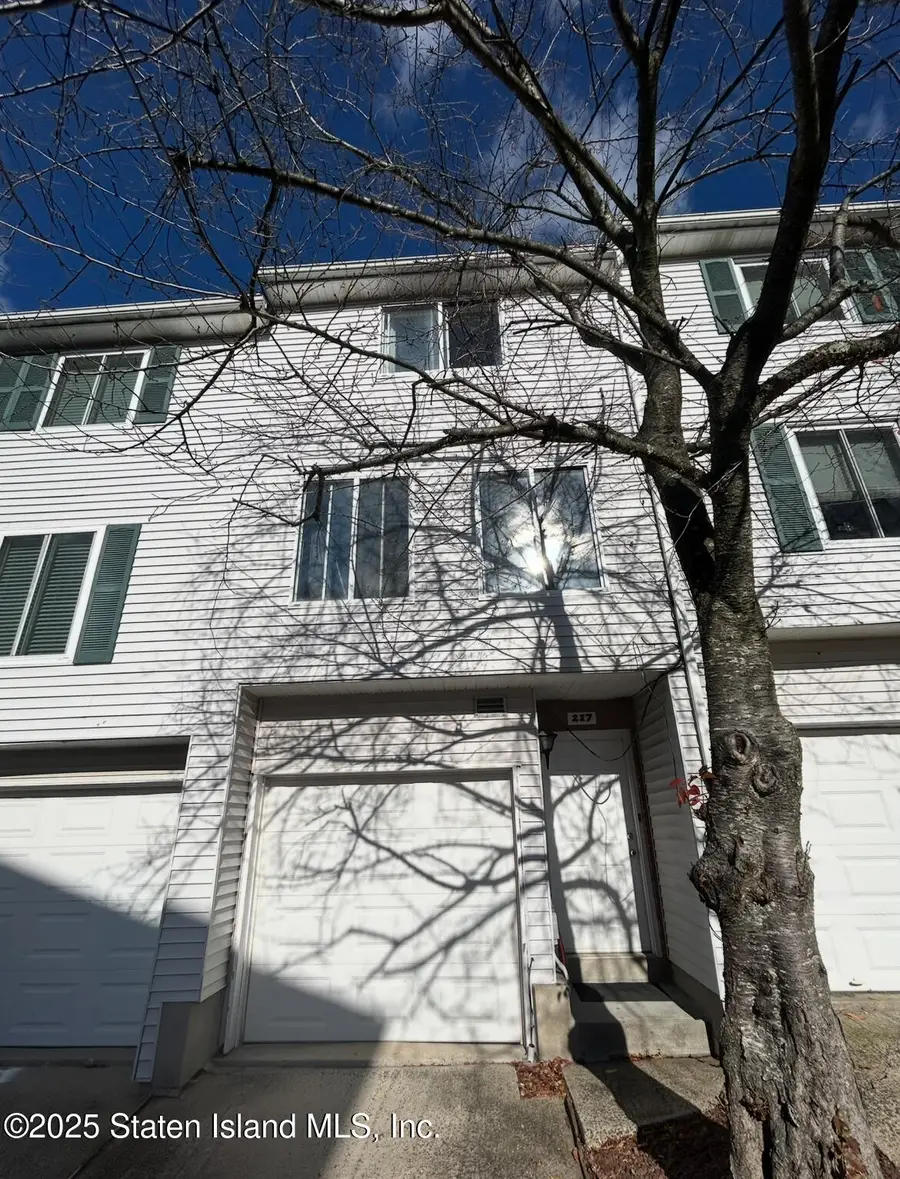 217 Emily Lane, Staten Island, NY 10312 - Image #2