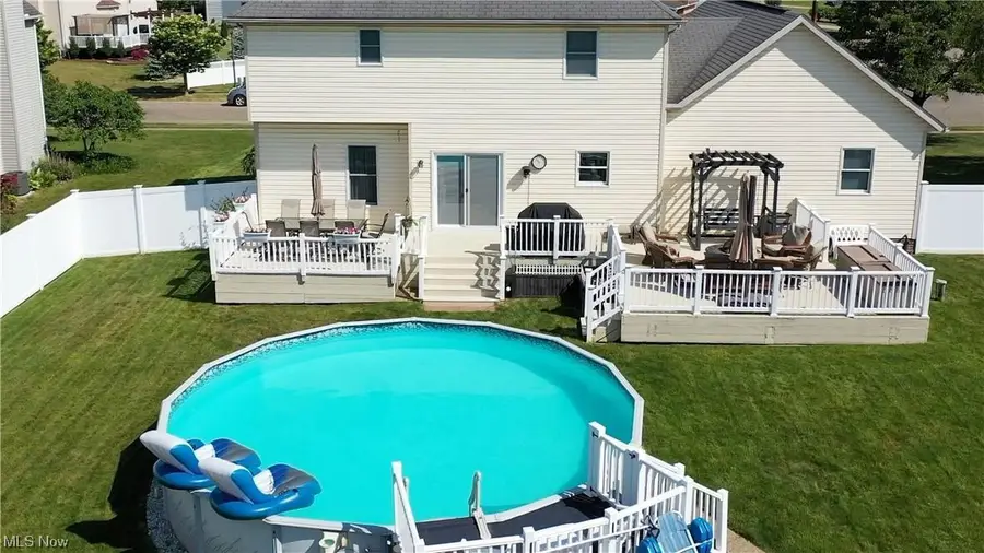 1516 Wisteria Sw Avenue, Hartville, OH 44632 - #3