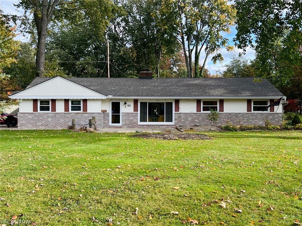 62 E Shore Boulevard, Timberlake, OH 44095 BHGRE