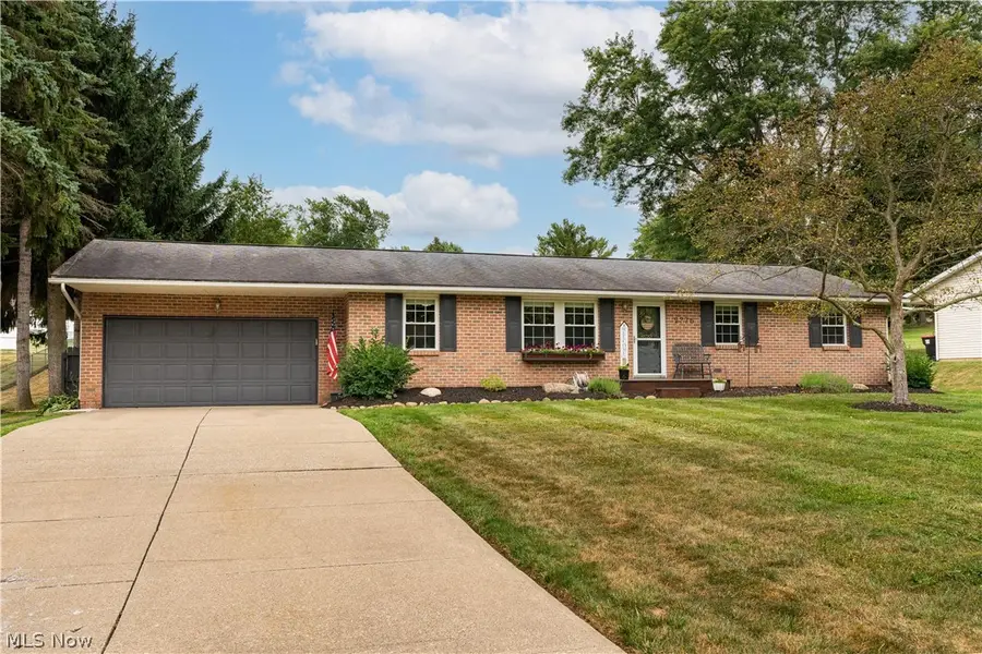 2776 Brouse Nw Street, Uniontown, OH 44685 - #2