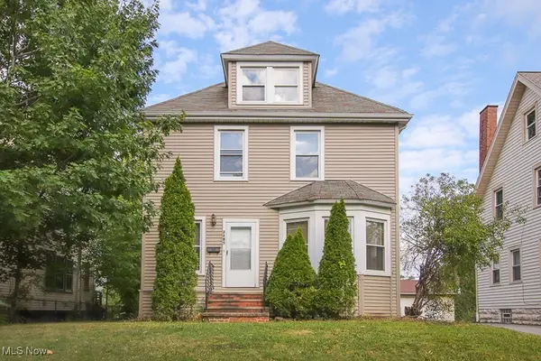 3195 Whitethorn Road, Cleveland Heights, OH 44118