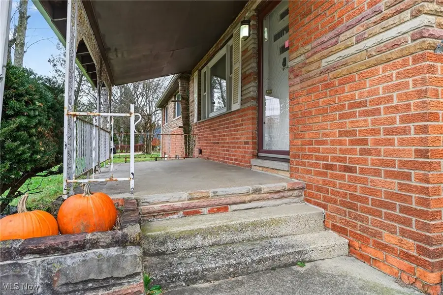 7087 Mackenzie Road, Olmsted Township, OH 44138 - Image #2