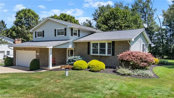 9760 Summerset Nw Avenue, Uniontown, OH 44685