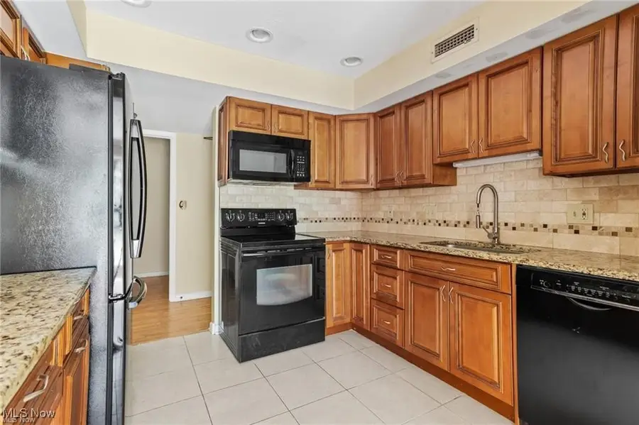 6270 Greenwood #402, Northfield, OH 44067 - Image #3