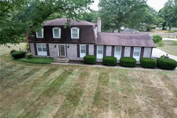 7455 Brushmore Nw Avenue, North Canton, OH 44720