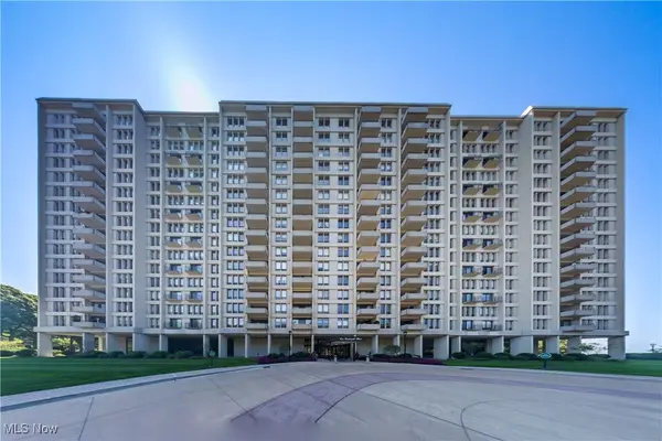 1 Bratenahl Place #901, Bratenahl, OH 44108