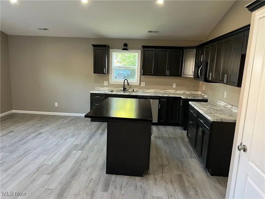 315 S Wallace Street, Uhrichsville, OH 44683 - Image #3