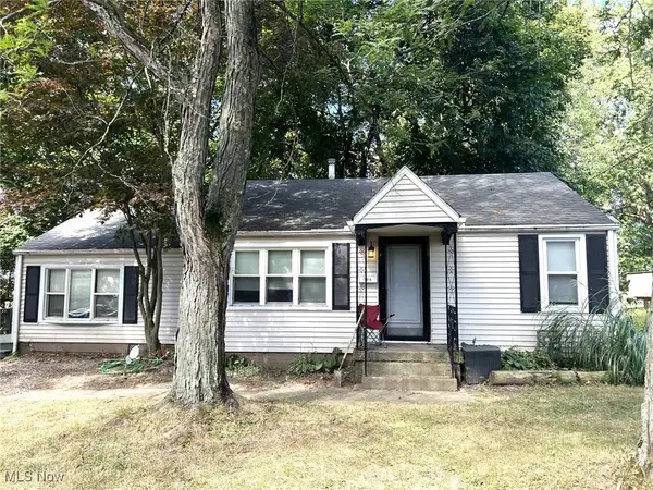 1015 Lois Nw Avenue, North Canton, OH 44720