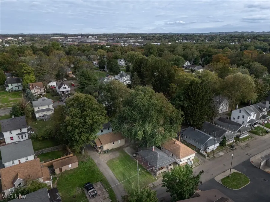 1328 Struble Ne Avenue, Canton, OH 44705 - Image #2