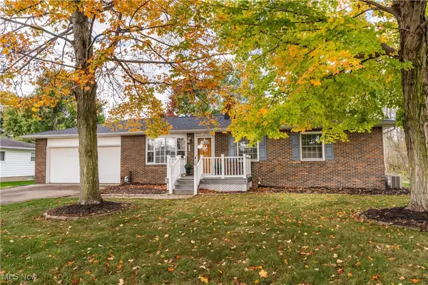 8275 Rolling Hill Nw Avenue, North Canton, OH 44720