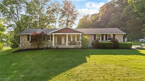 5765 Maplegrove Ne Avenue, Louisville, OH 44641