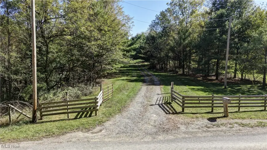 577 May Valley Sw Road, New Philadelphia, OH 44663 - Image #2