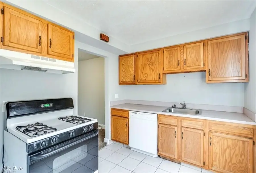 23856 Banbury Circle #5, Warrensville Heights, OH 44128 - Image #2