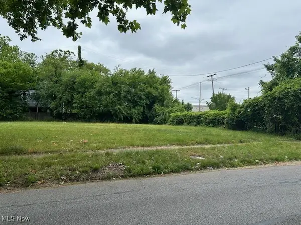 10121 Somerset Avenue, Cleveland, OH 44108