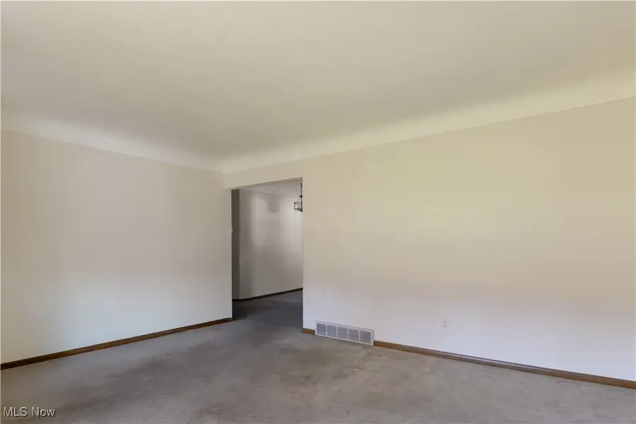 6560 Mackenzie Road, North Olmsted, OH 44070 - Image #3