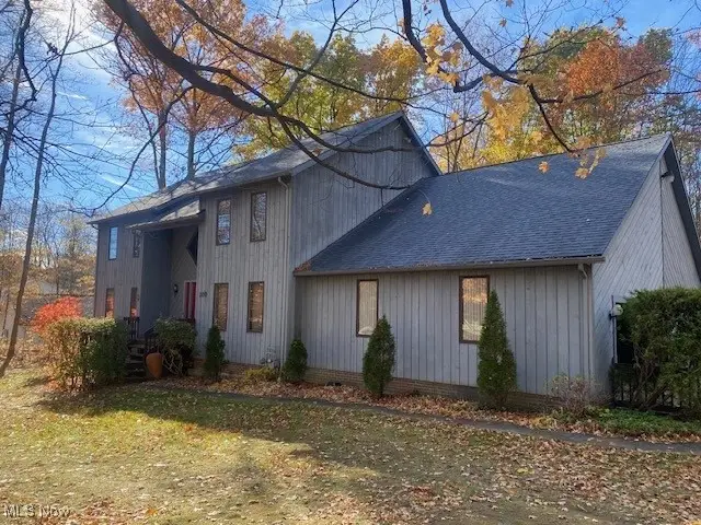 200 Greentree Circle, Aurora, OH 44202 - Image #2