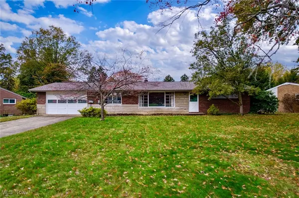 221 Briar Ne Avenue, North Canton, OH 44720