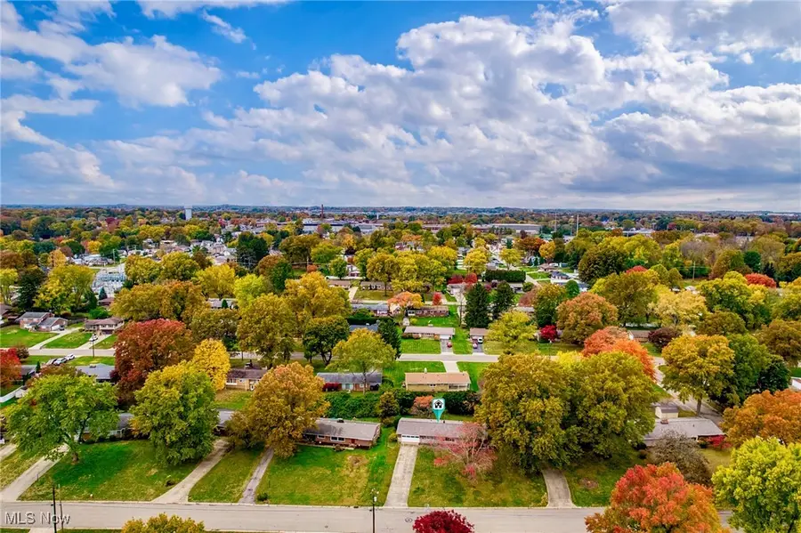 221 Briar Ne Avenue, North Canton, OH 44720 - Image #2