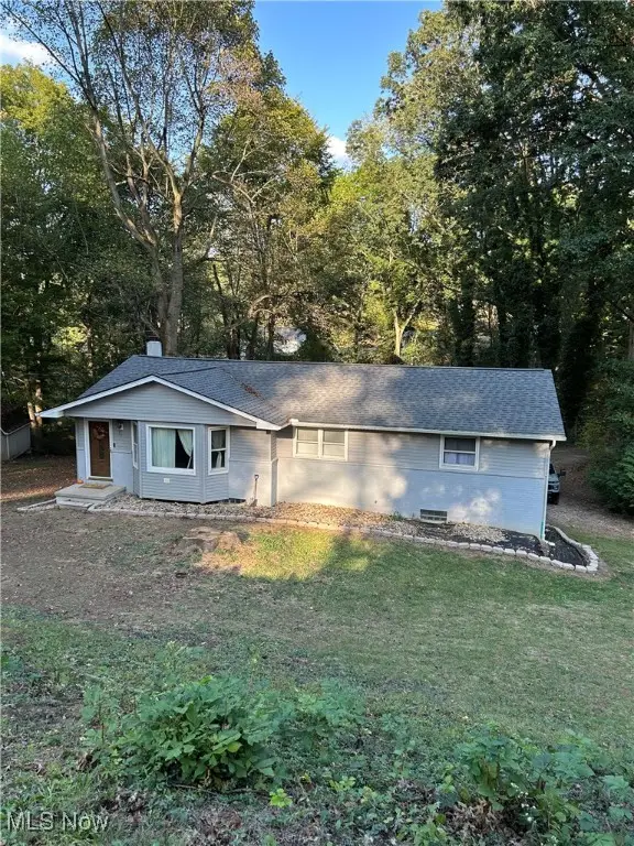 8470 Shadyview Nw Avenue, Clinton, OH 44216