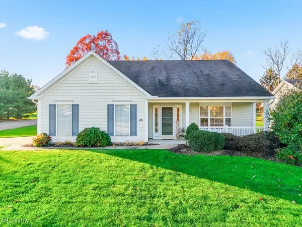 404 Brookpoint Nw Street, North Canton, OH 44720