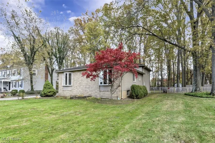 29695 Bretton Ridge Drive, North Olmsted, OH 44070 - Image #2