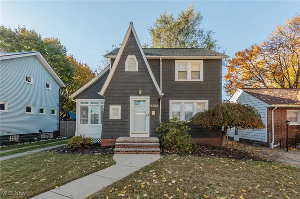 4352 W 211th Street, Fairview Park, OH 44126